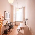 Hotel Nieuwehaven25 *